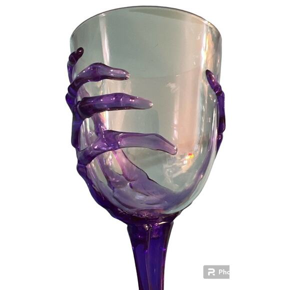 DRINKING GLASSES RESIN Lot Of 2 Purple‎ Skeleton Hand Resin Wine Glasses - Picture 4 of 9